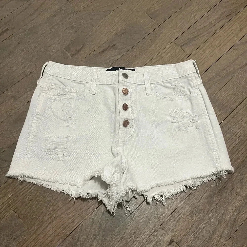 Hollister Short-Short Highrise White Distressed Jean shorts. Size 27